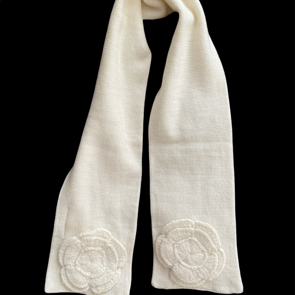 ELEPHANTITO NWOT Wool Ivory scarf for girls.